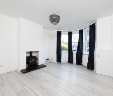 4 bedroom semi-detached house to rent - Photo 3