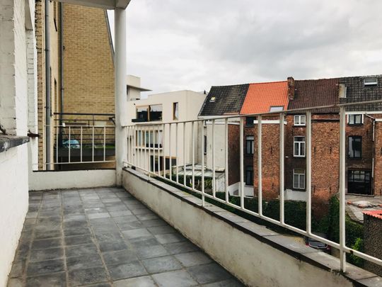 Centraal gelegen modern appartement met 2 ruime slaapkamers, terras en garage - Foto 1