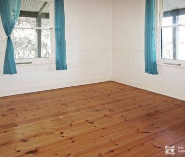 Character home on 1 acre! - Photo 6