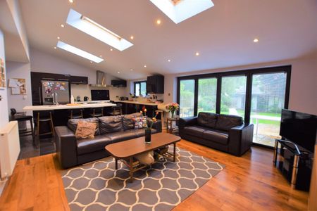 4 bedroom House To Let - Photo 2