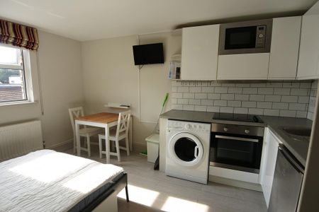 Studio to rent - Photo 3