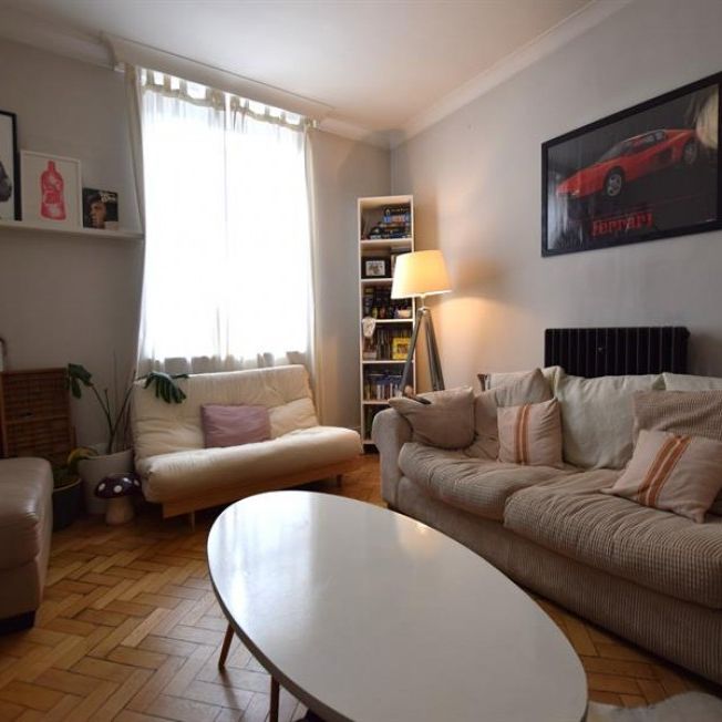 3 Bedroom Apartment To Let - Photo 1