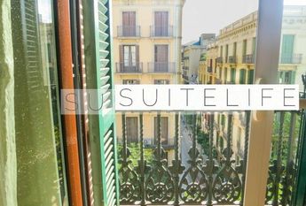 Monsieur Van Damme Lives Upstairs