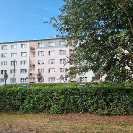 Sanierte Zweiraumwohnung mit Einbauküche - Foto 3