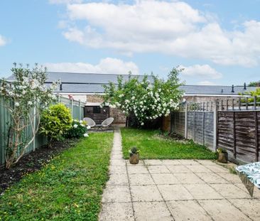 2 bedroom maisonette to rent - Photo 2