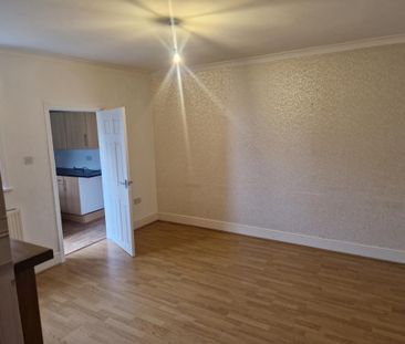 4 bedroom semi-detached house to rent - Photo 1