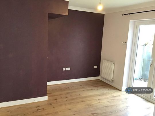 2 bedroom end of terrace house to rent - Photo 1