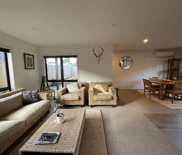 Modern family home - Photo 2