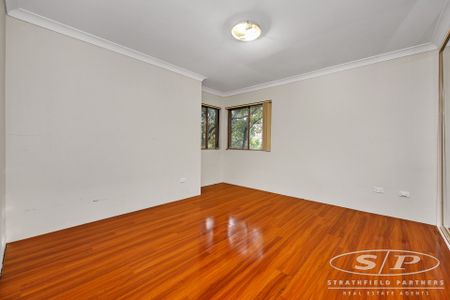 Spacious 2 bedroom unit - Photo 2