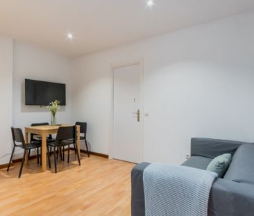 Bright&nbsp; double room in Camino de Vinateros - Photo 5