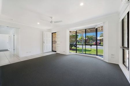 More than meets the eye with this refurbished low set home with an office/gym at the rear. Plenty of space for the whole family to enjoy! - Photo 5