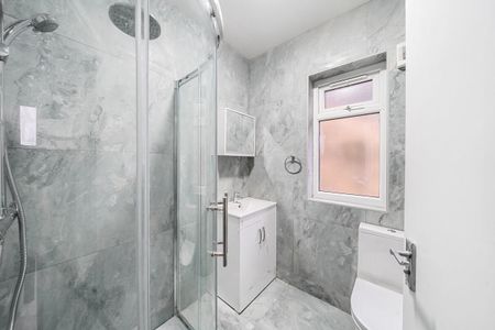 5 bedroom semi-detached house to rent - Photo 2