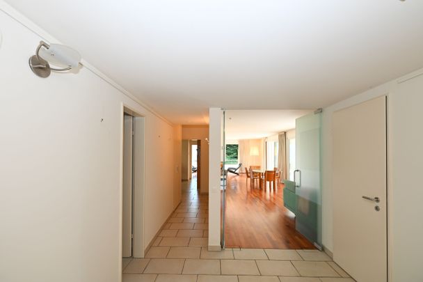 Elegant Villa with Splendid Pool for Rent in Breganzona - Photo 1