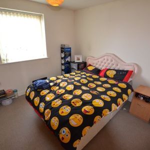 2 Bedroom top floor flat on Pownall Road - Photo 2