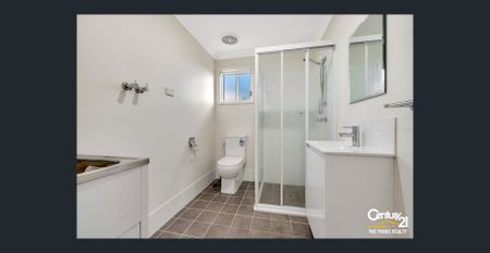 Beautiful Three bedroom Granny flat with Parking - Photo 4