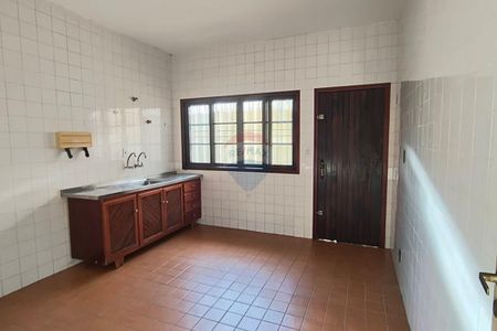 Casa espaçosa com 3 dormitórios e 4 vagas no Indaiá – 100 metros da Praia e 5 minutos do Centro - Foto 5