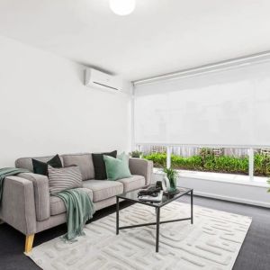 Spacious and Refreshed Ground Floor Apartment - Photo 2