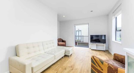 City Fringe Townhouse - Photo 2