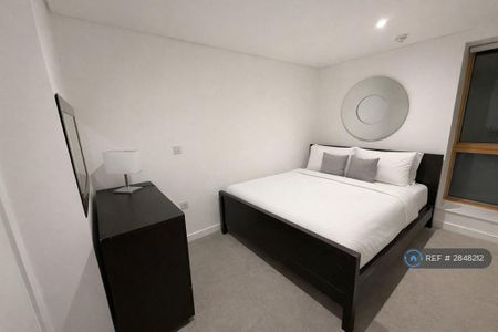 3 bedroom flat to rent - Photo 4