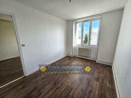 : Appartement 33 m² à SAINT JUST MALMONT - Photo 2