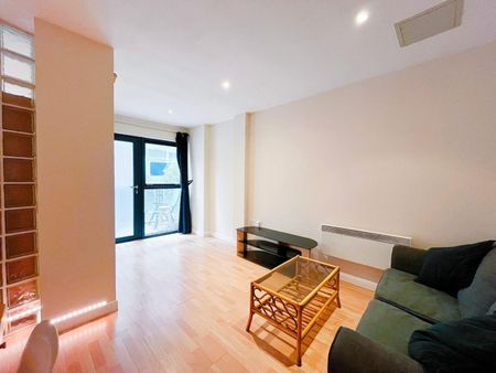 1 bedroom Flat To Let - Photo 2