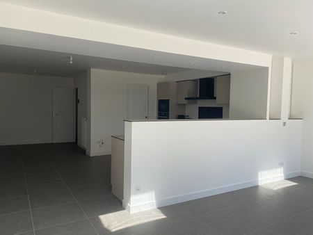 Location maison 5 pièces, 110.00m², Changé - Photo 3