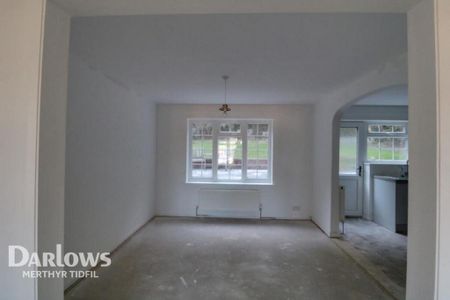 4 bedroom detached house to rent - Photo 2