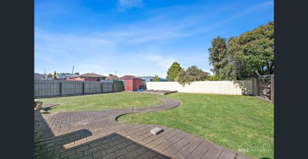 FABULOUS FAMILY HOME - Photo 2