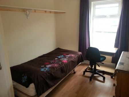 four-bed house - Photo 5