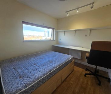 Burlington Avenue, B KT3, London - Photo 2