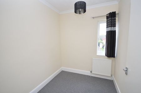 3 bedroom terraced house - Photo 5