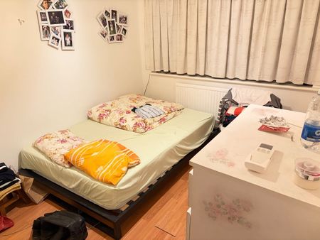 3 Bed Bungalow, Off Twyford Abbey Road Area, NW10 - Photo 3