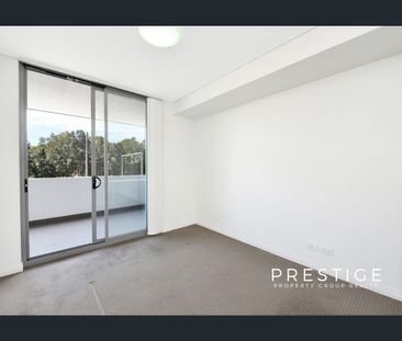 OVERSIZED ONE BEDROOM APARTMENT - Photo 6
