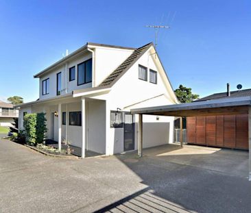 Mellons Bay 3 bedroom and 2 bathroom home - Photo 2