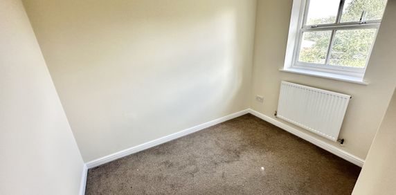 17 Keats Drive , Sleaford - Photo 2