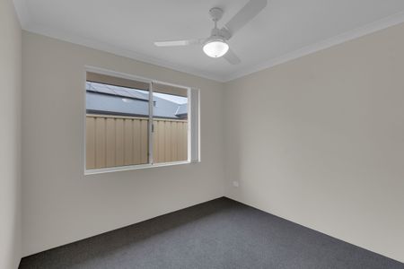 Lovely 4 x 2 By the Beach! - Photo 3