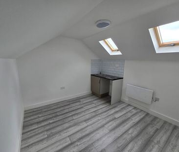 Studio Flat, Hither Green Lane, SE13 - Photo 6