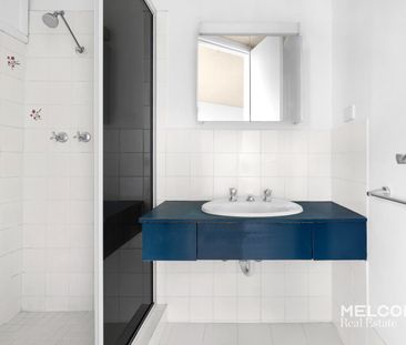 ENJOY THE BAYSIDE LIFESTYLE - UNFURNISHED - Photo 3