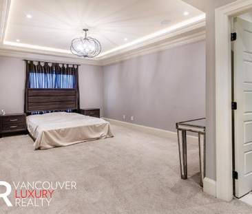 House in Surrey, BC - Photo 6