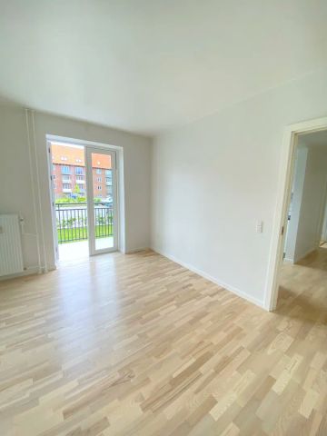 Renoveret 2-værelses lejlighed med altan - tæt ved fjorden - Foto 3