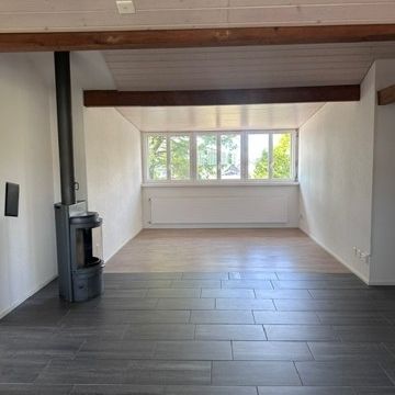 Charmante 2.5-Zimmer-Wohnung in Egetswil (Kloten) / Schwimmteich zur Mitbenutzung - Foto 1