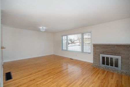 For Lease - 2366 Cheshire Road, Parkway Park - Queensway Terrace S and Area, Ontario - Photo 4