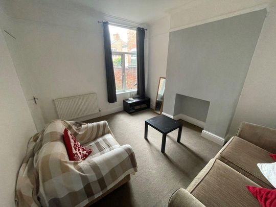 4 bedroom terraced house to rent - Photo 1