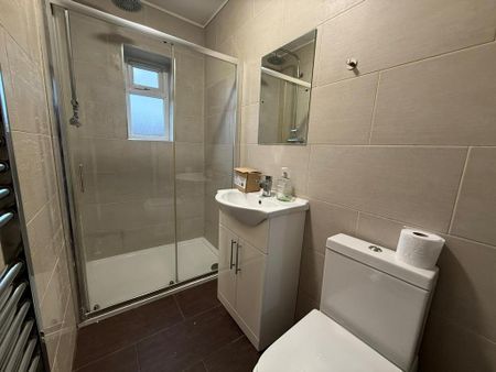 3 bedroom semi-detached house to rent - Photo 5