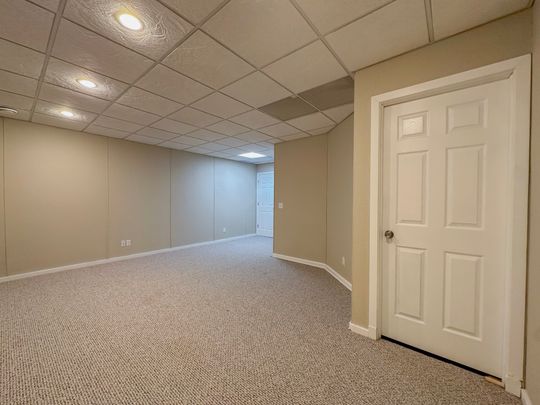 Modern 3 Bedroom Townhouse In Panatella | Garage | Fireplace - Photo 1