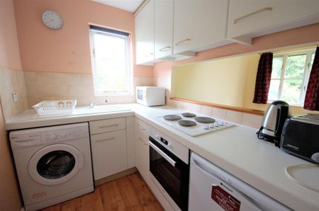 2 bedroom maisonette to rent - Photo 4