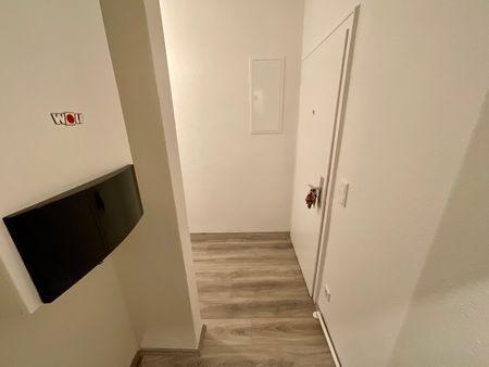 Frisch für Sie renoviert! 3-Zimmer-EG-Wohnung mit Tageslichtbad! - Photo 4