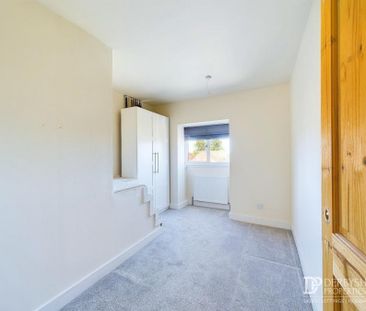 4 Bedroom Detached House - Photo 2