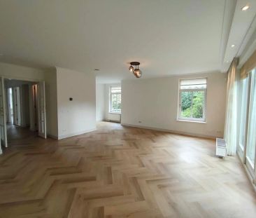 Appartement d'angle de 3 pièces au rez-de-chaussée avec terrasse, B... - Photo 2
