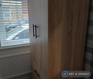 1 bedroom in a house share to rent - Photo 2